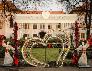 Světla lásky - romanticky nasvícený zámecký park